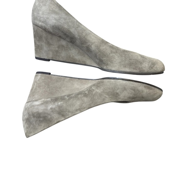 🤎 STUART WEITZMAN 🤎 Suede Wedge Pumps 8.5N Taupe Gray Classic Heel‎ ✨ - Picture 3 of 7